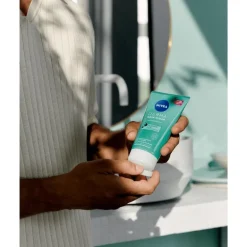 NIVEA Derma Skin Clear Scrub Onzuivere Huid 150 ML