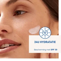 NIVEA Essentials 24u Voedende Dagcrème SPF 30 Droge Huid 50 ML
