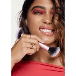 Real Techniques Angled Fan Finishing Brush