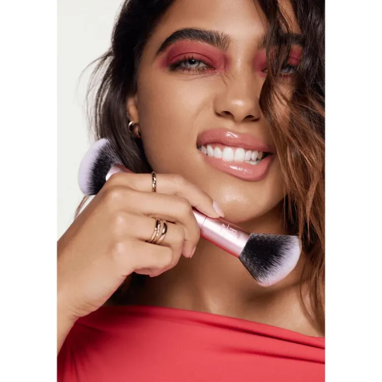 Real Techniques Angled Fan Finishing Brush